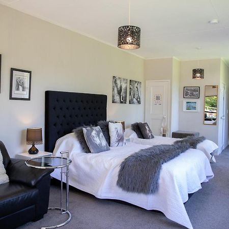 Swan House Bed and Breakfast Martinborough Eksteriør billede